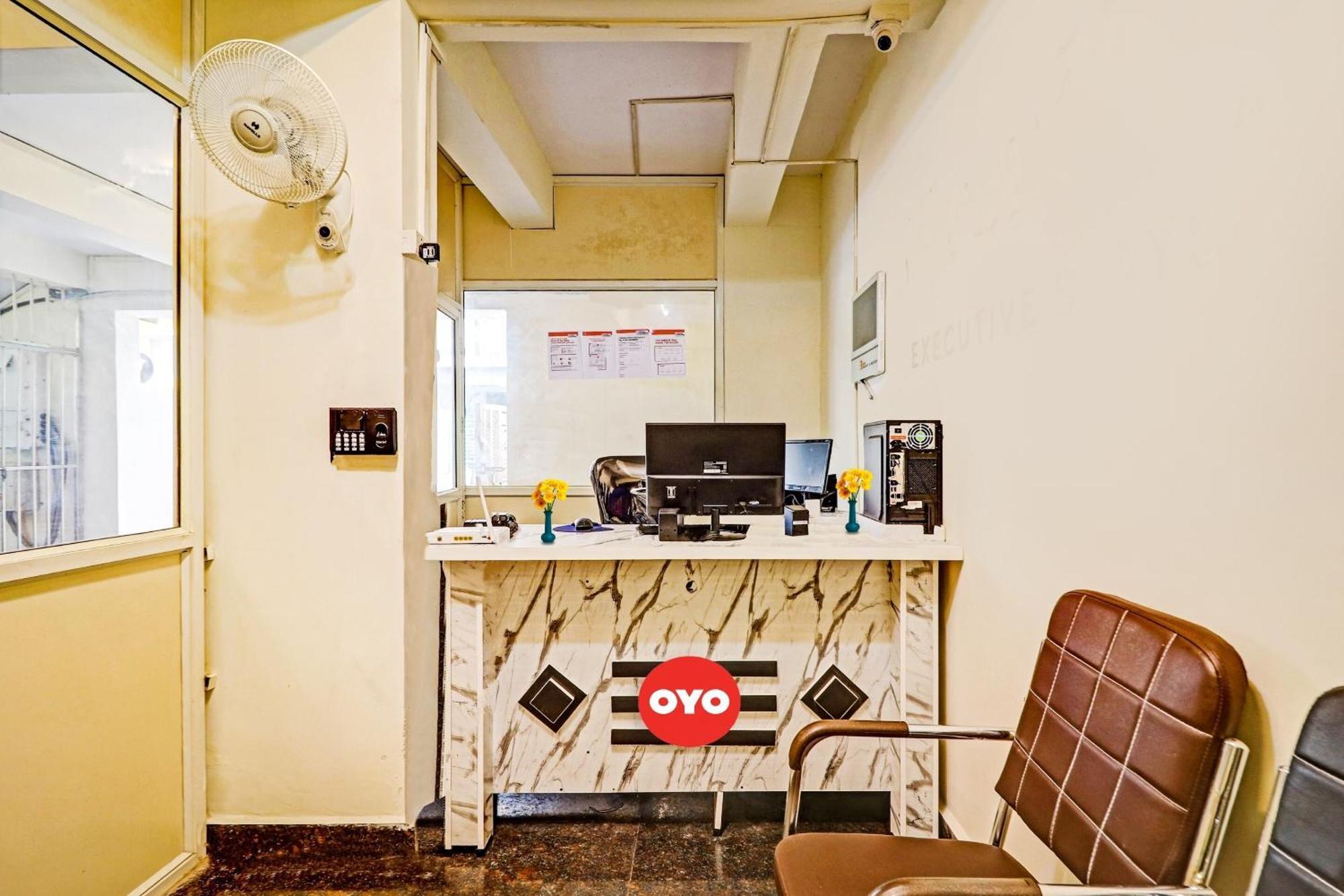 Oyo Happy Stay Hotels Hyderabad Exterior photo